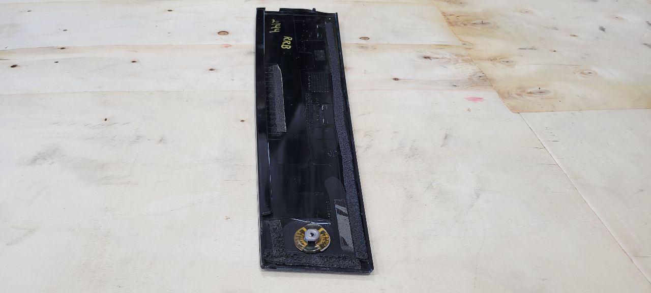 2020 ESCALAESV RH REAR DOOR REARWARD APPLIQUE TRIM 32119 - image 8