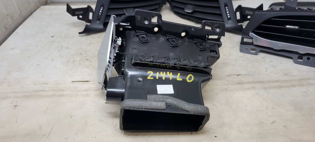 2020 ESCALADE ESV SET OF 4 DASH VENTS LH RH INNER OUTE 32207 - image 5