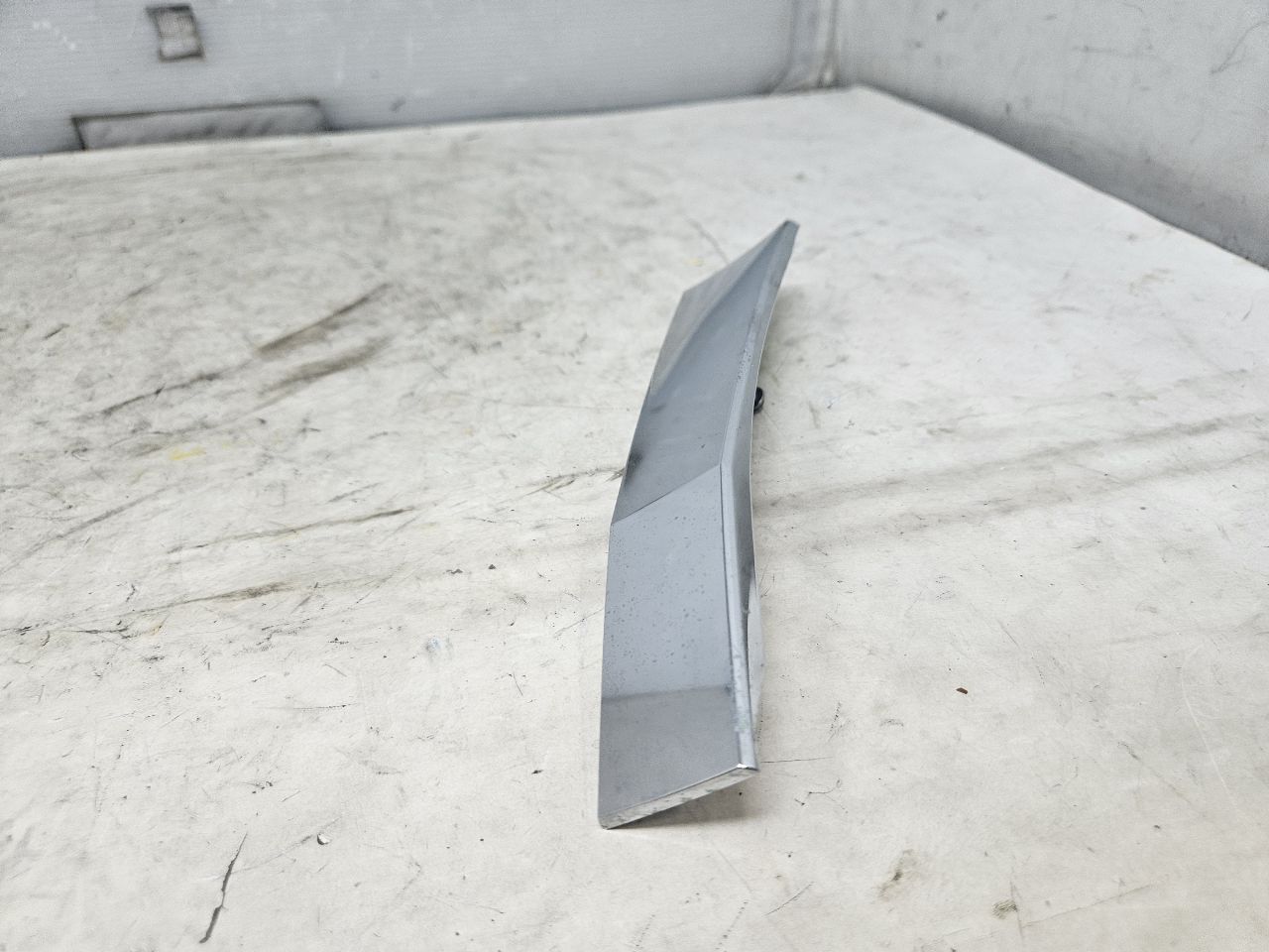 2019 ESCALADE INSERT W/SCREWS NICE CONDITION 32262 - image 6