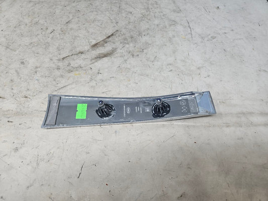 2019 ESCALADE INSERT W/SCREWS NICE CONDITION 32265 - image 2
