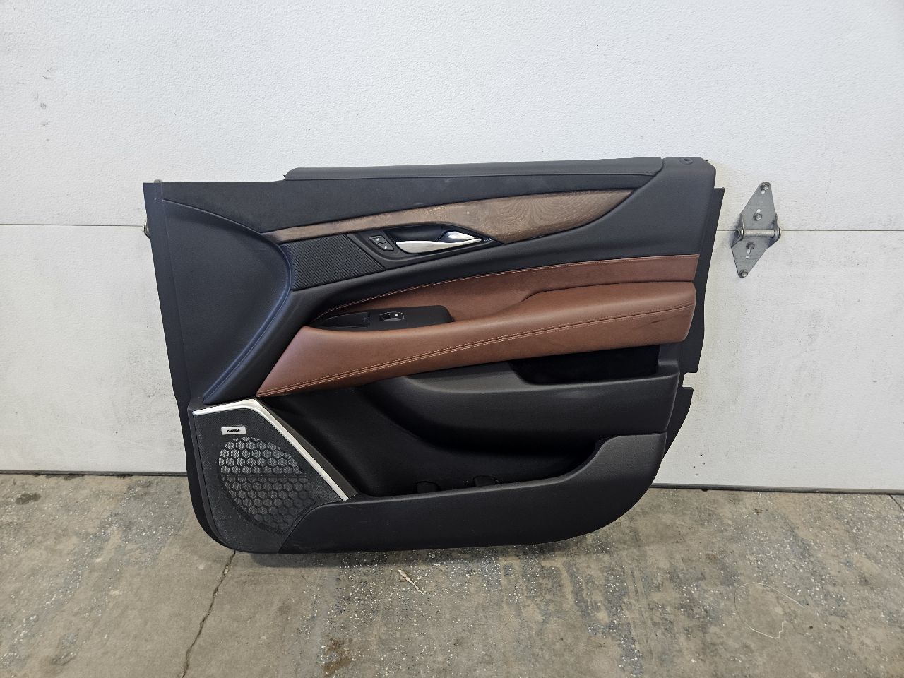 2019 ESCALADE FRONT RH DOOR TRIM PANEL BLACK BROWN 32288 - image 10