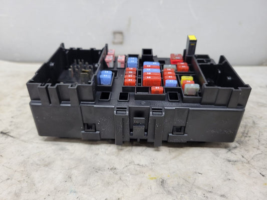 2019 ESCALADE DASH CABIN FUSE BOX 84114432 32384 - image 2