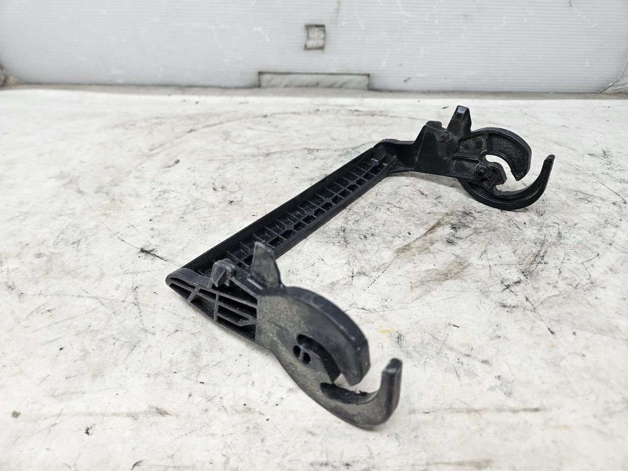 2019 ESCALADE FUSE BLOCK LOCKING HANDLE ONLY 32406 - image 10