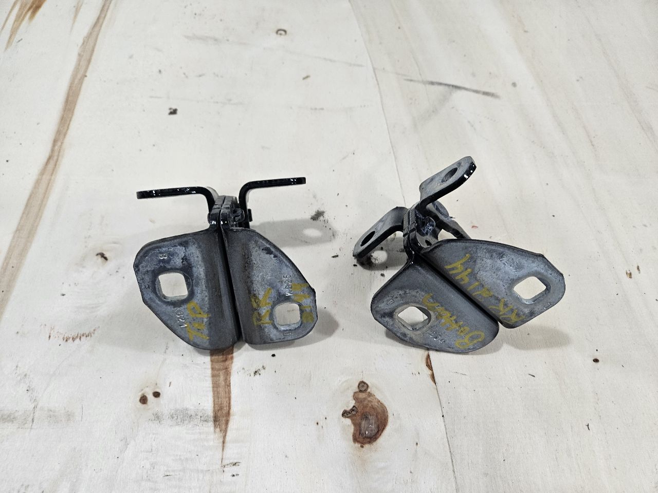 2020 ESCALAESV RH REAR DOOR HINGES UPPER & LOWER 32584 - image 10