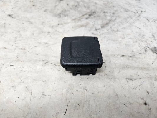 2018 ESCALAESV CONSOLE 120V AC OUTLET 22943127 32595 - image 2