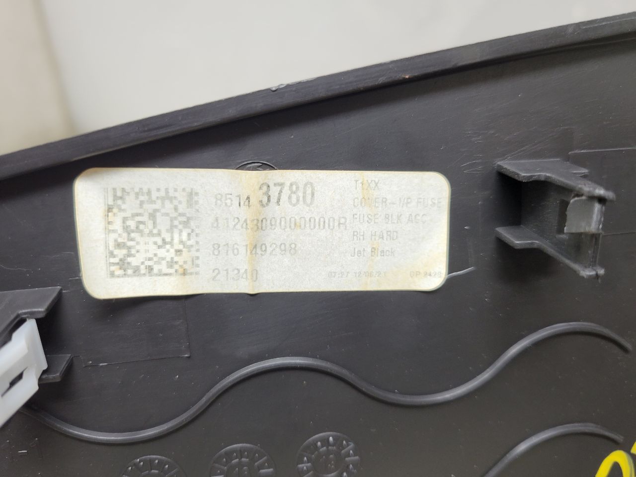 2022 SILVRDO15 RH DASH END CAP FUSE COVER 85143780 32909 - image 6