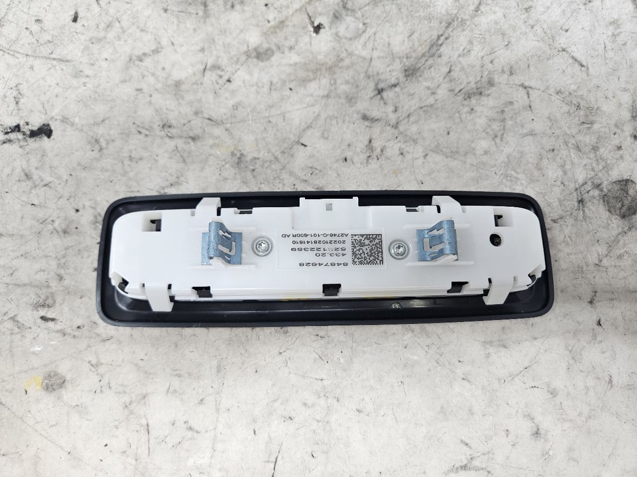 2023 SUBURBN15 DOME LIGHT BLACK TRIM 84874628 32985 - image 6