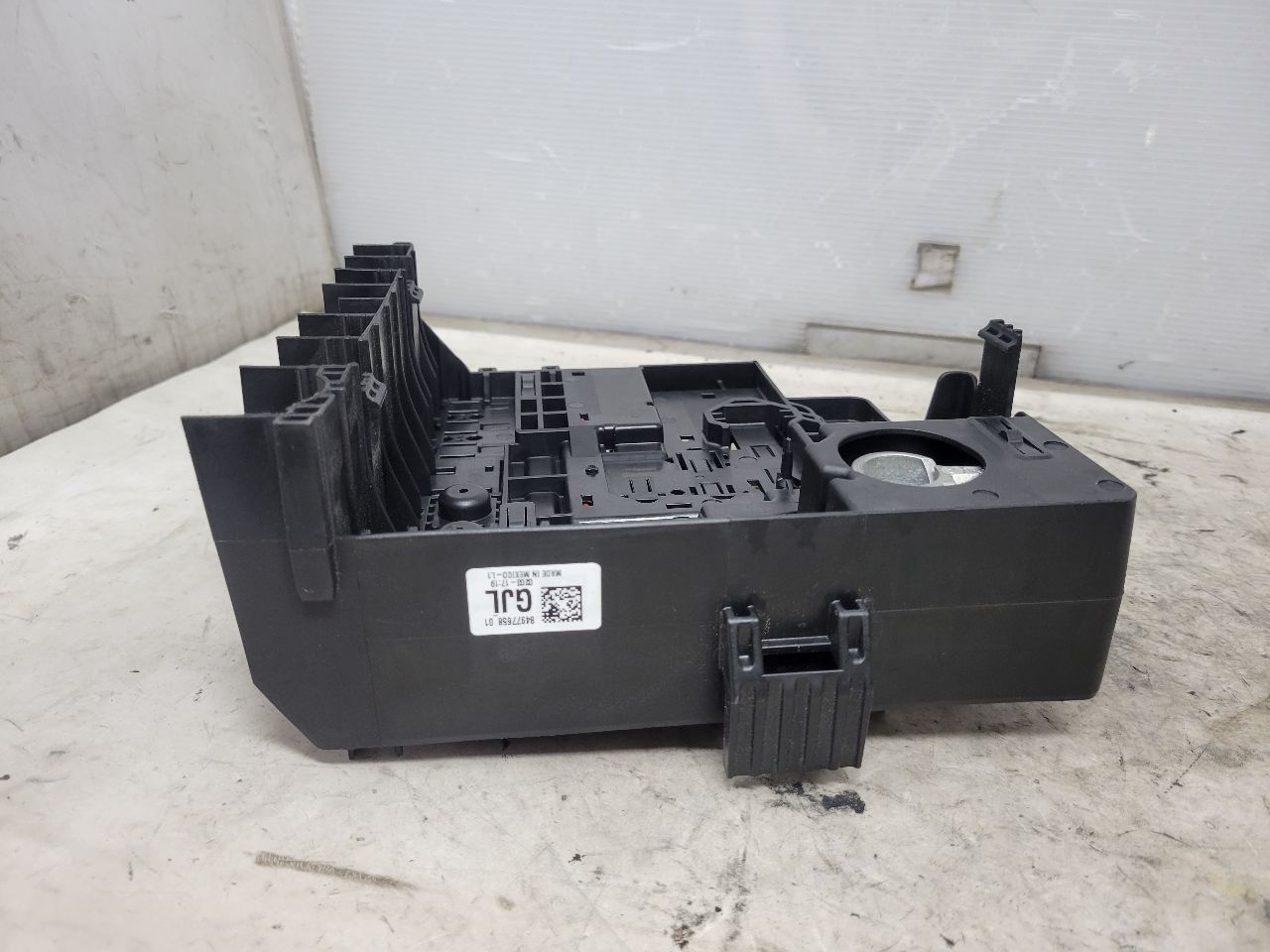 2023 SUBURBN15 BATTERY FUSE JUNCTION 84977658 33046 - image 8