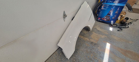 2015 CAMARO LH FENDER SUMMIT WHITE GAZ 000 33151 - image 2