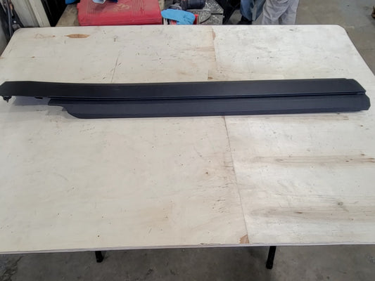 2023 SUBURBN15 LH REAR ROCKER MOLDING 84913472 33260 - image 2