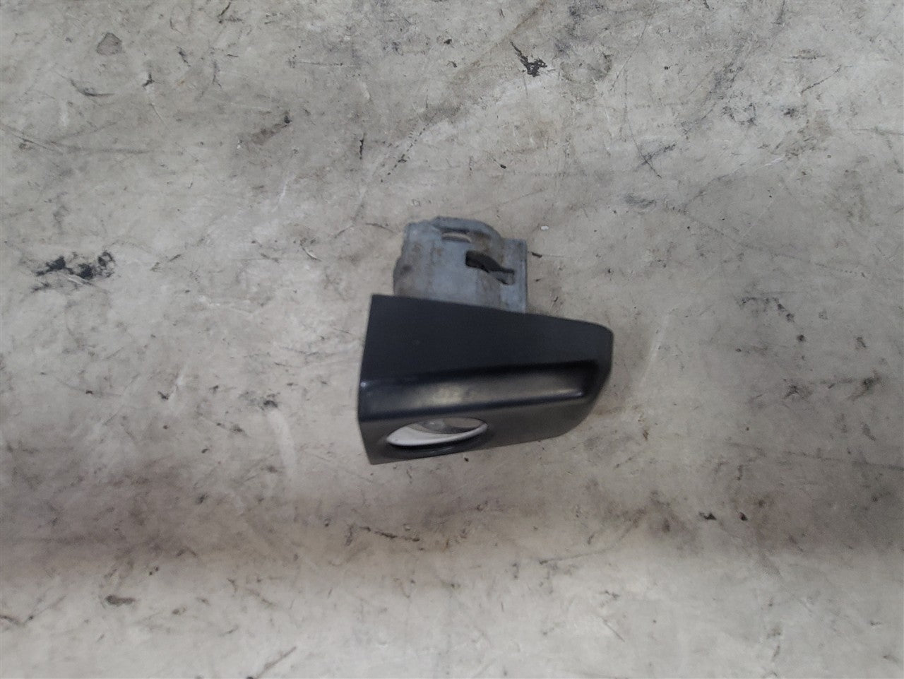 2014 CAMARO FRONT DOOR HANDLE WHITE W/BLACK COVR 33540 - image 13
