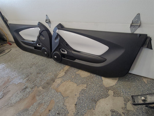 2014 CAMARO DOOR PANELS PAIR BLACK W/WHITE TRIM 33570 - image 2