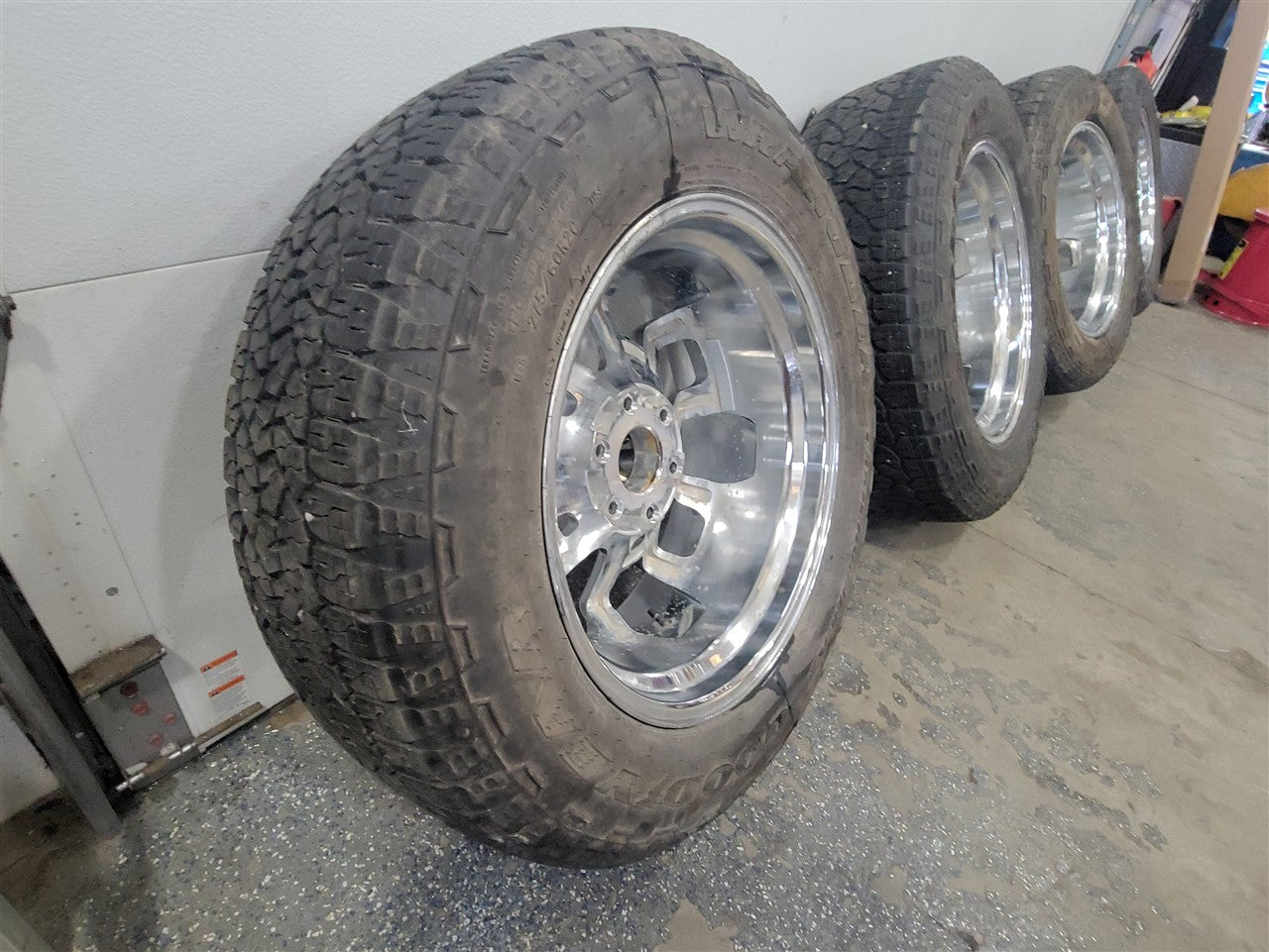 2022 SIERRA 20x9 VISION 415 BOMB C WRANGLE TIRES 33584 - image 10