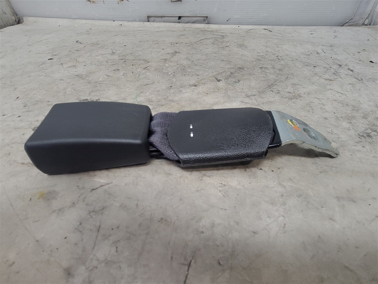 2017 CAMARO REAR SEAT BELT BUCKLE FITS LH OR RH 33628 - image 10