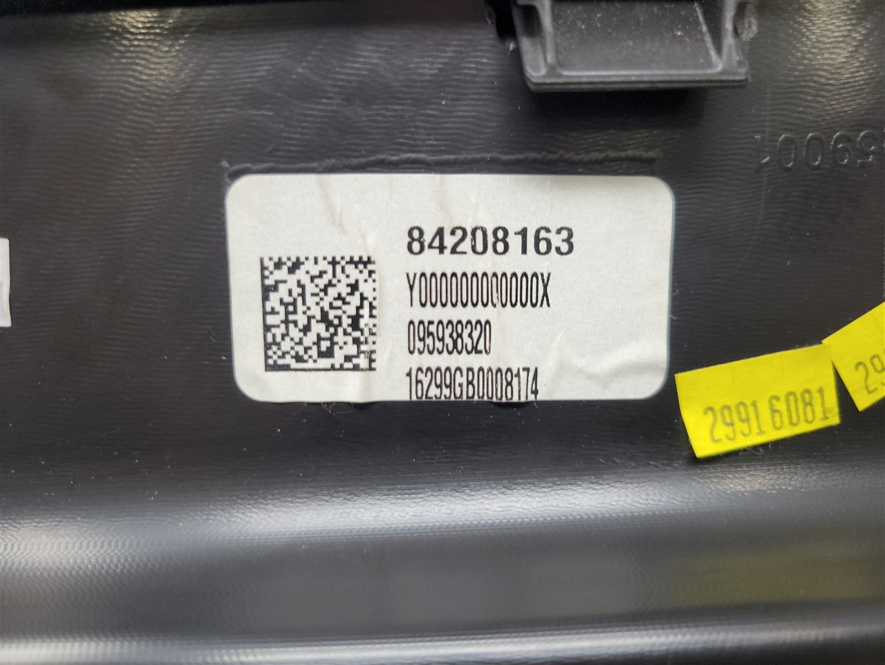 2017 CAMARO GLOVE BOX WITH LATCH BLACK 84208163 33631 - image 13