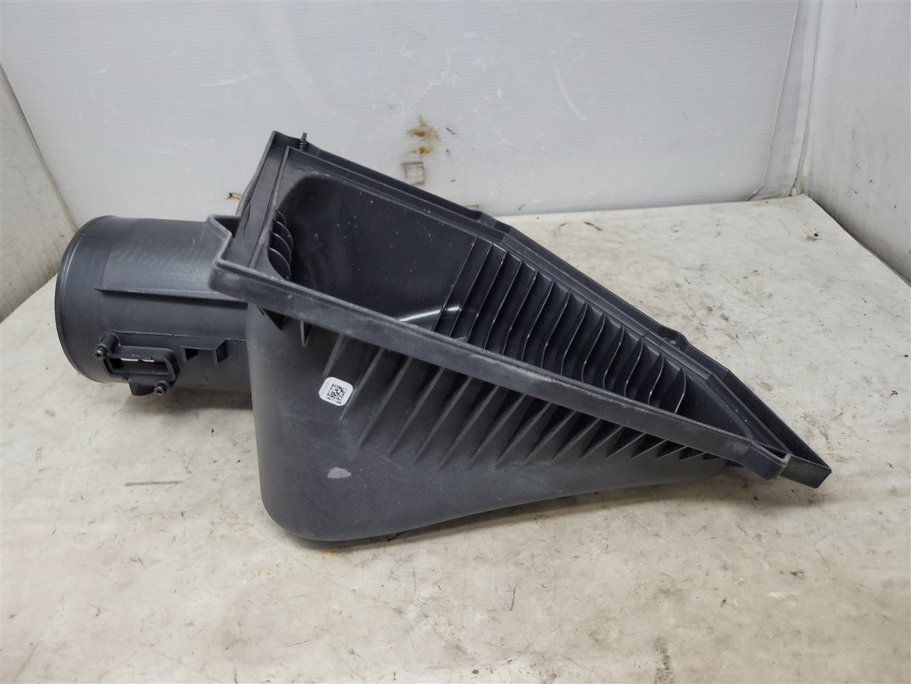 2017 CAMARO OEM AIR BOX INTAKE LID ONLY 84008589 33714 - image 9
