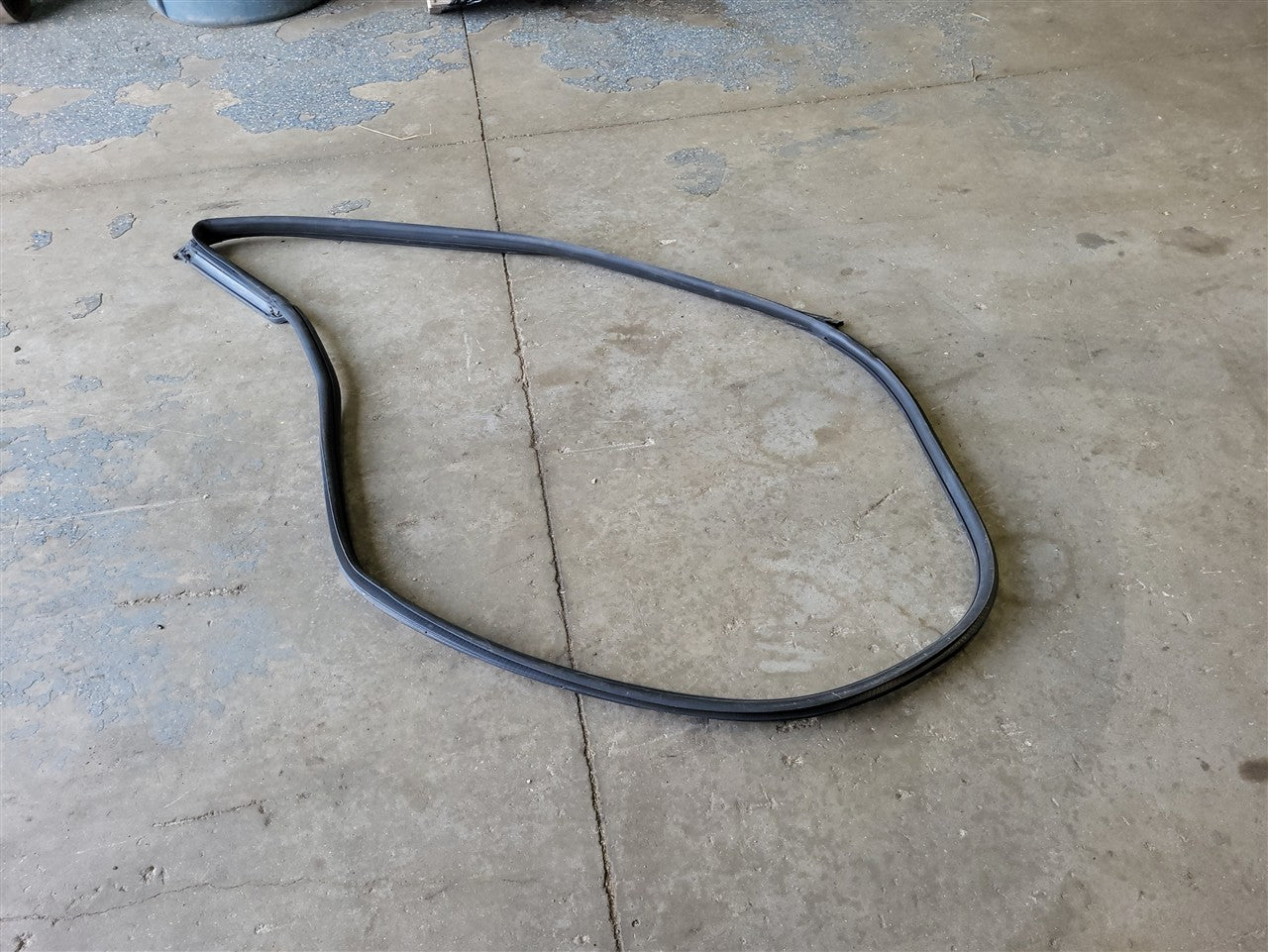 2013 CAMARO LH DRIVER DOOR WEATHERSTRIP 33720 - image 11