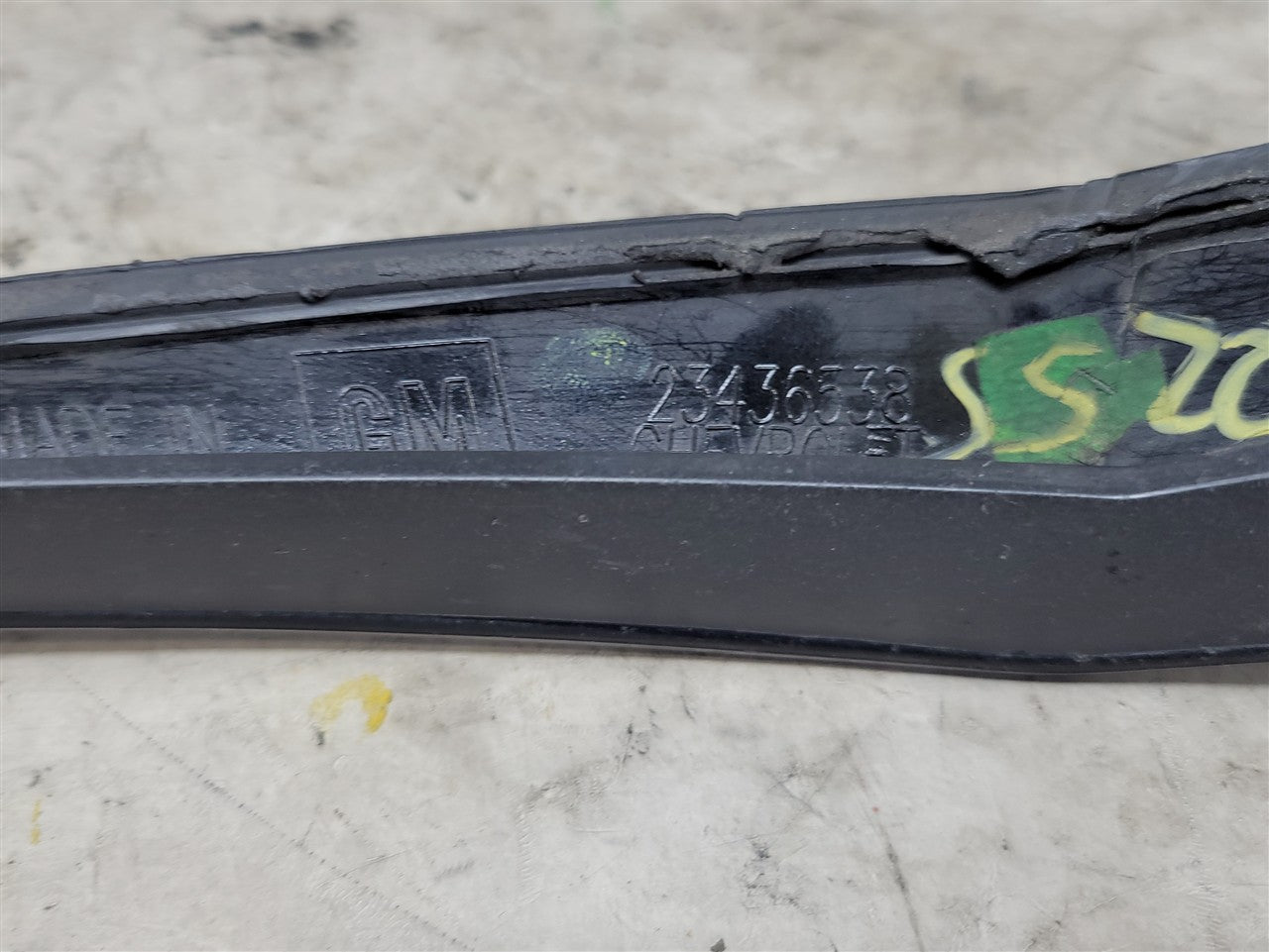 2016 CAMARO OEM REAR MOLDED SPLASH GUARDS BLACK 33754 - image 13