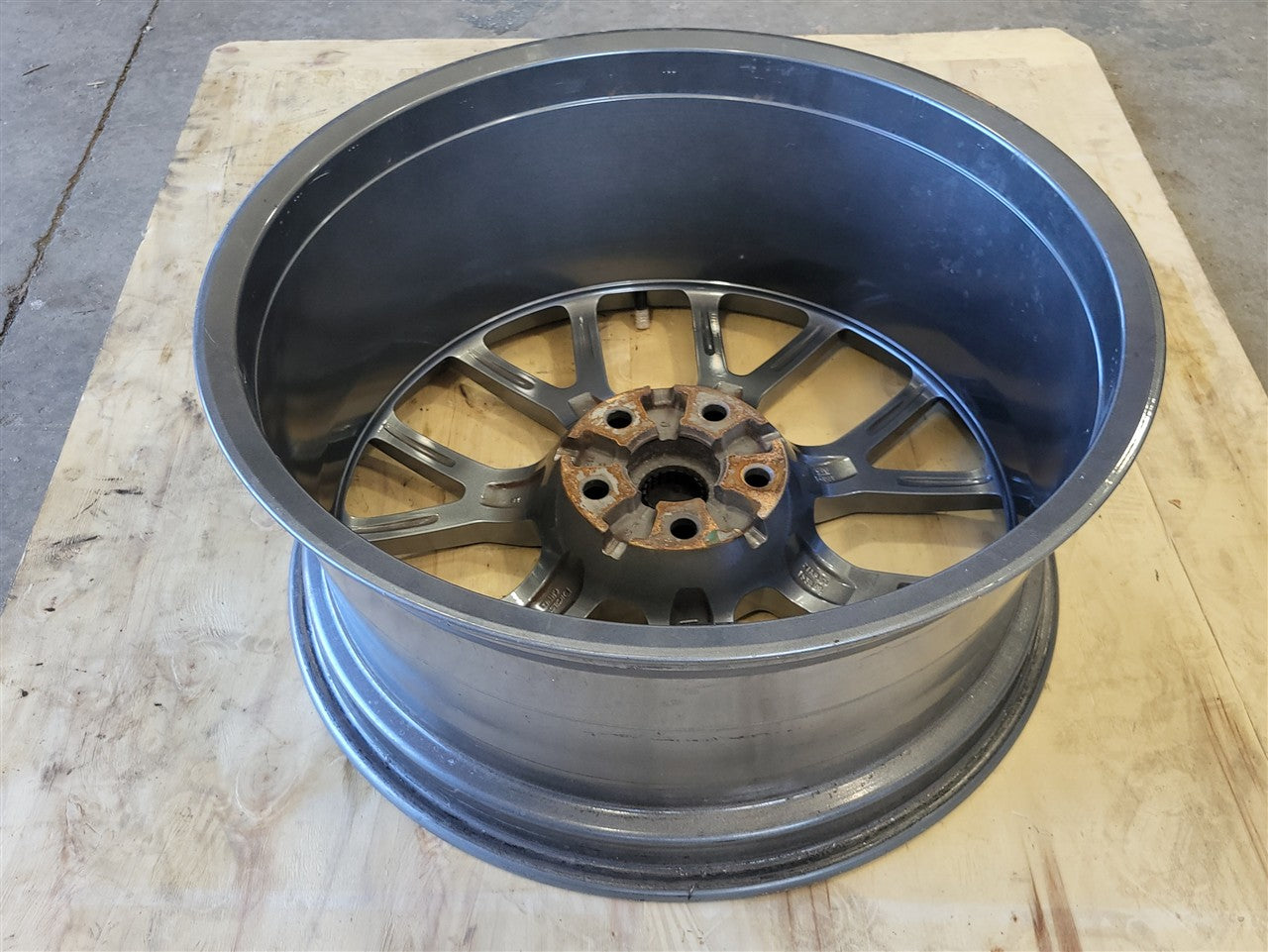 2014 CAMARO 21" REAR WHEEL HYPER SILVER 14 SPOKE 33765 - image 10