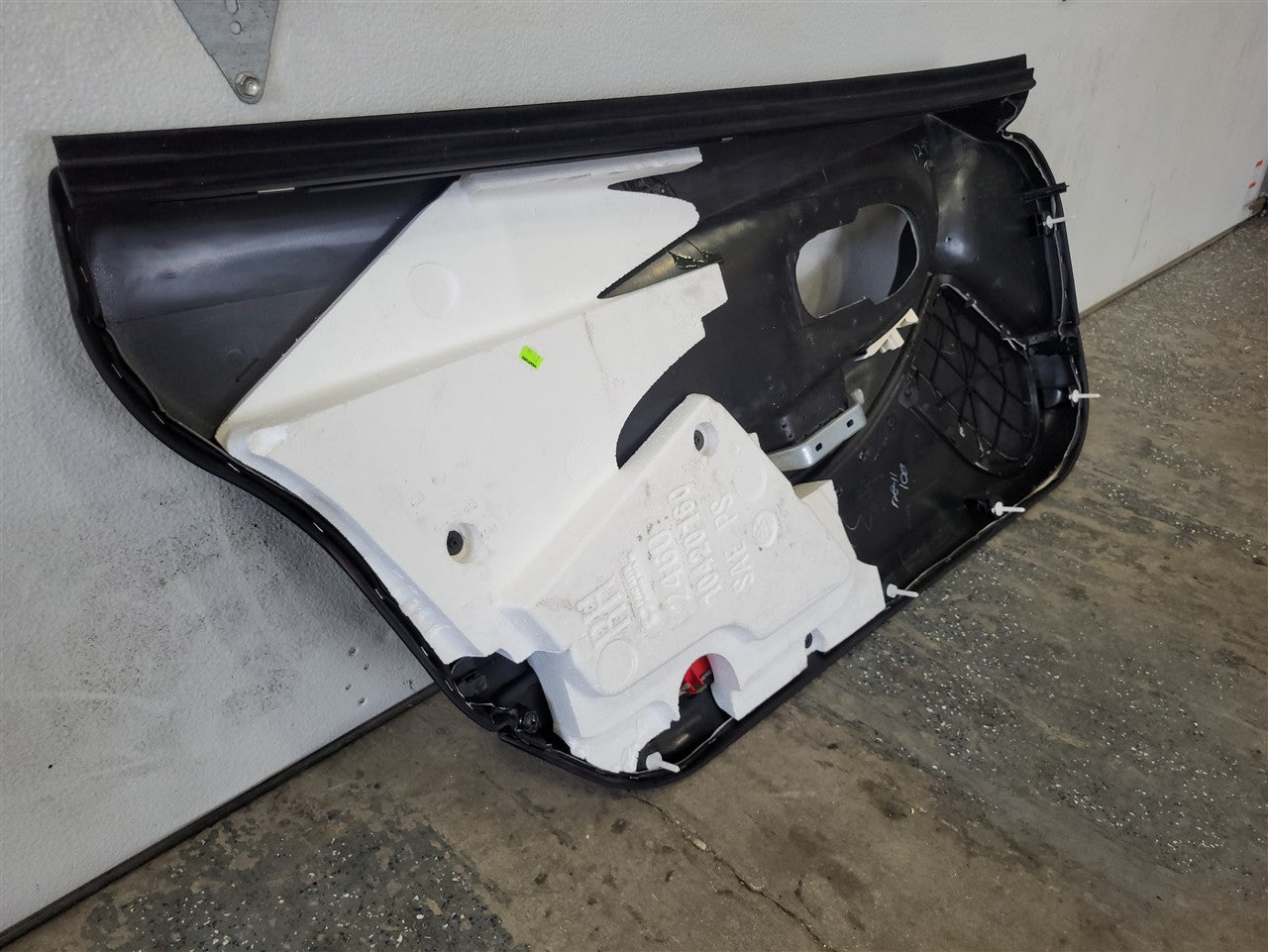 1999 CORVETTE RH DOOR PANEL BLACK W/ WINDOW SWITCH 33961 - image 10