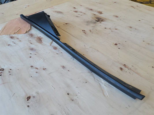 1999 CORVETTE RH EXTERIOR A PILLAR TRIM MOLDING 33975 - image 2