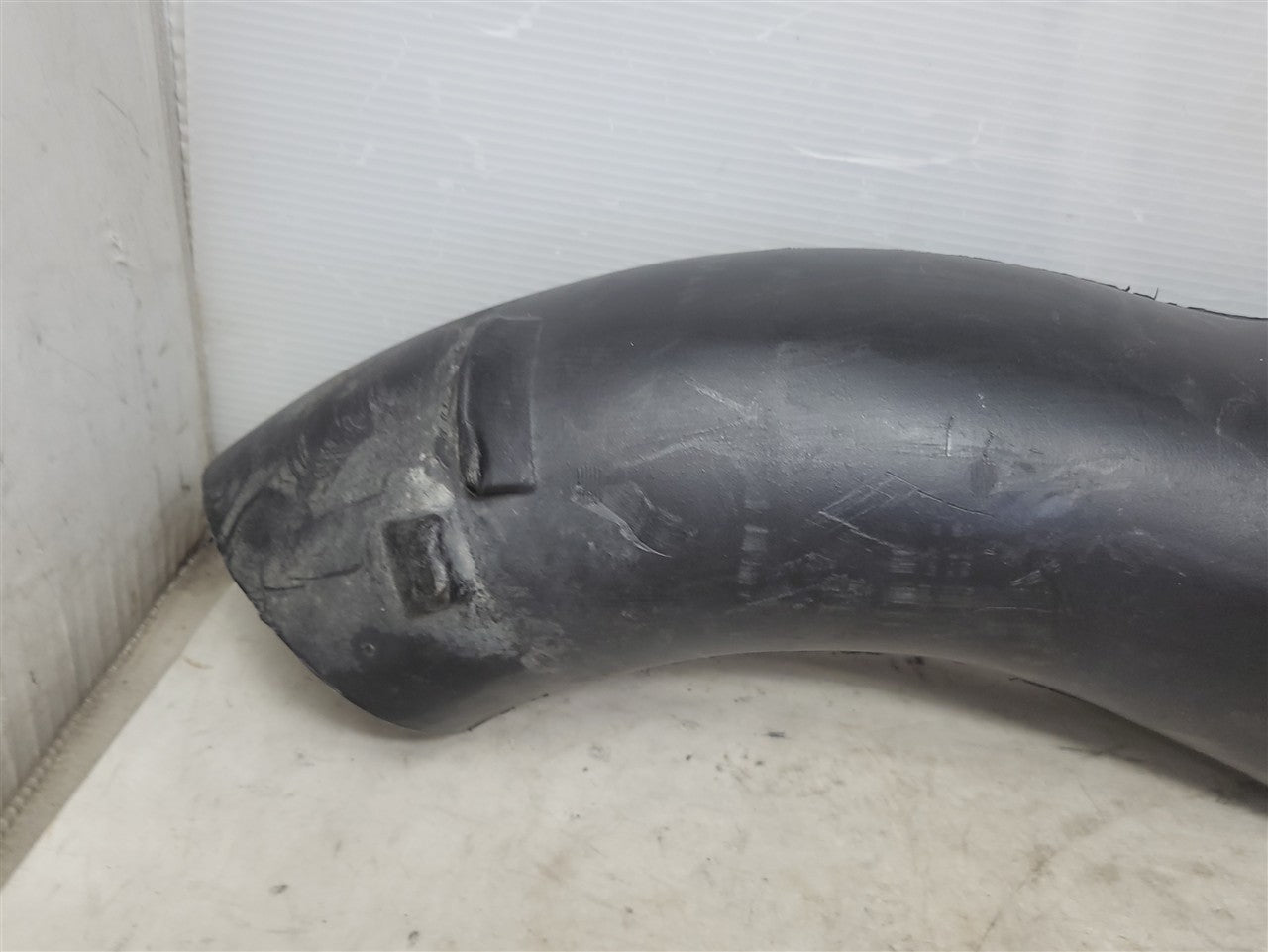 1999 CORVETTE RH PASSENGE FRONT BRAKE COOLING DUCT 33990 - image 11