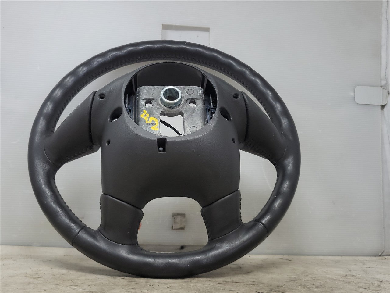 2005 CORVETTE 2005 CORVETTE STEERING WHEEL 15807783 COUPLE LIGHT SCRATCHES ON LEATHER 34057 - image 11