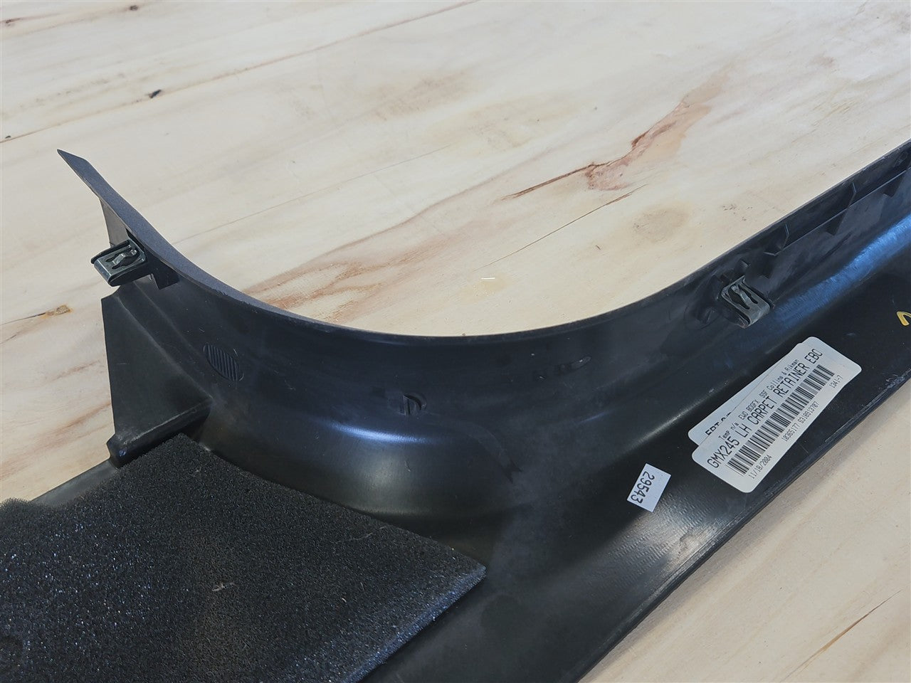 2005 CORVETTE LH DRIVER DOOR SILL KICK PANEL BLACK 52K 34111 - image 9