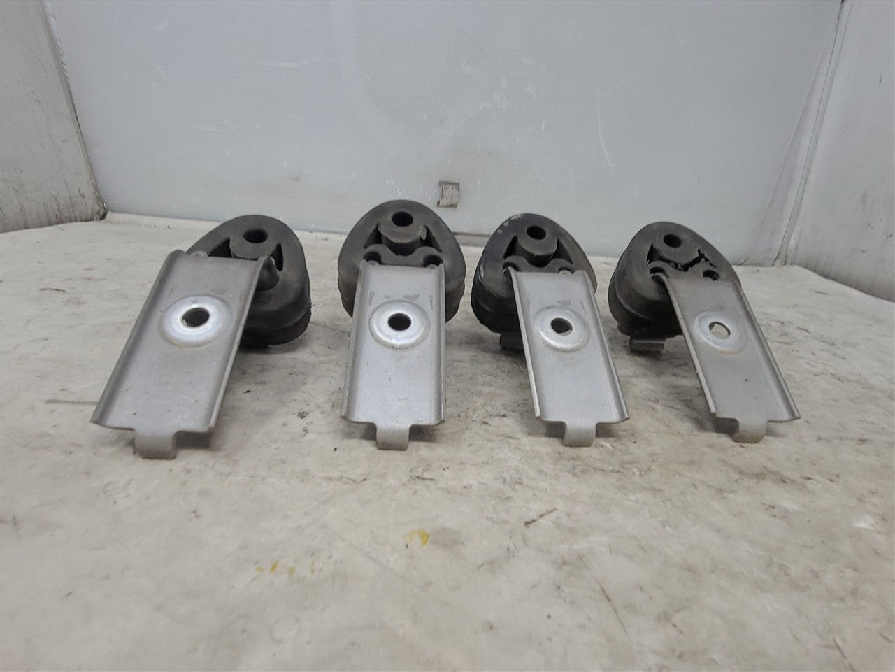 2005 CORVETTE SET OF 4 EXHAUST MUFFLER HANGERS BRACKETS WITH RUBBER ISOLATORS. 34137 - image 10