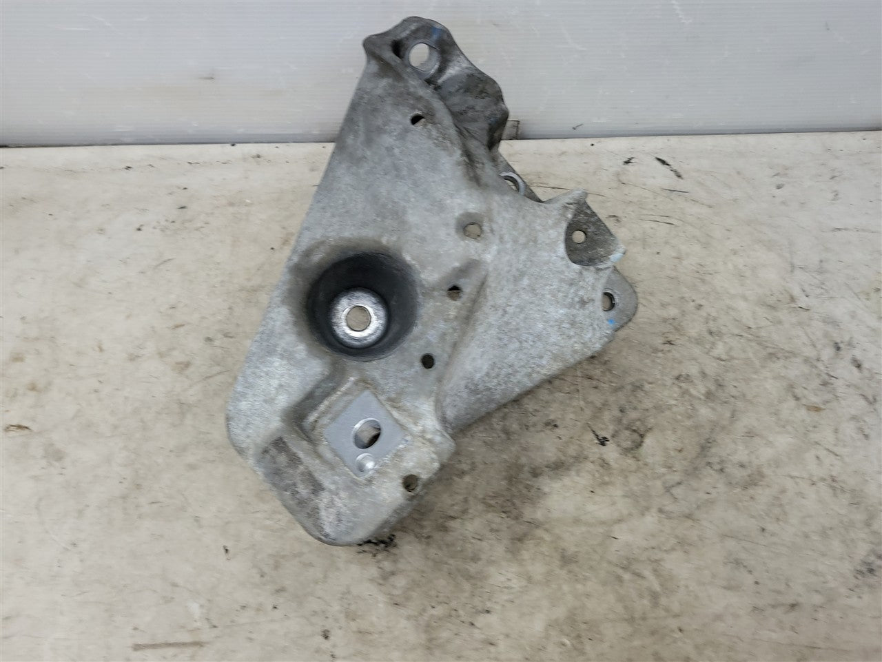 2016 CAMARO LH DRIVER ENGINE MOUNT STAND 34304 - image 10