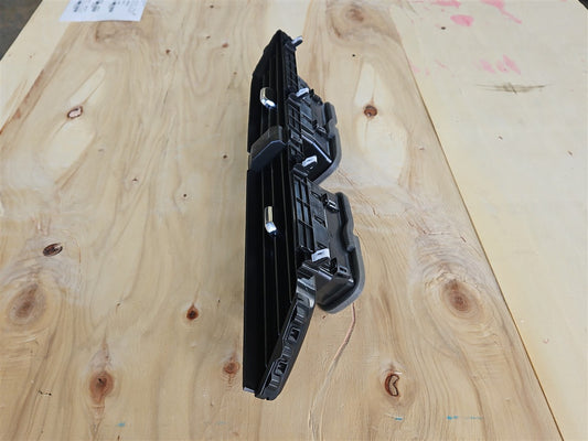 2023 SIERRA150 CENTER DASH VENTS PAIR 84654425 34349 - image 2