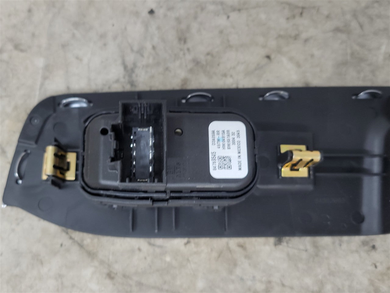 2023 SIERRA150 RH PASSENGER REAR WINDOW SWITCH & TRIM 34394 - image 9