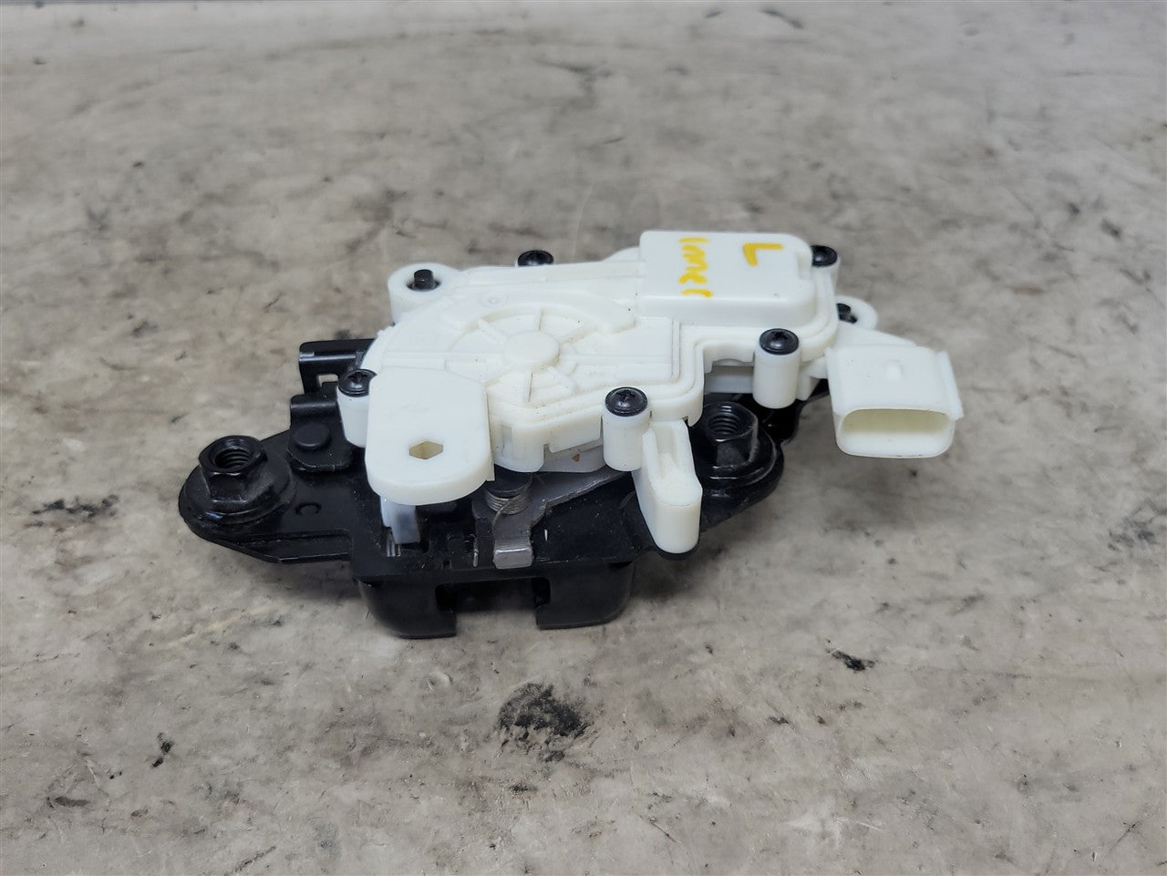 2023 SIERRA MULTIPRO TAILGATE LH INNER LATCH 34452 - image 10