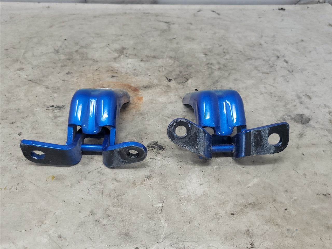 Used OEM 2019-2026 SIERRA SILVERADO FRONT DOOR HINGES UPPER LOWER, actual item photo 10