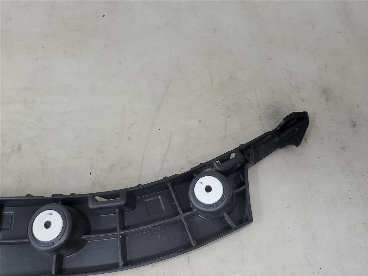 Used OEM 2016-2024 CAMARO REAR BUMPER FASCIA GUIDE BRACKET DRIVER LH, actual item photo 12