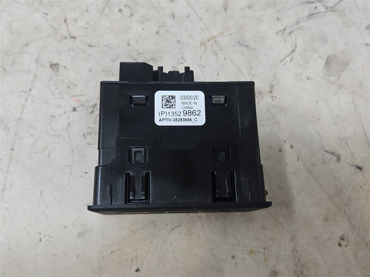 Used OEM 2019-2023 SIERRA SILVERADO USB MEMORY CARD RECEPTACLE CENTER, actual item photo 10