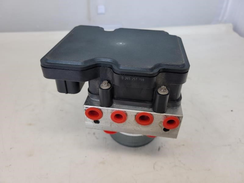 2018 CAMARO 6.2L SS ABS PUMP & MODULE 9K MILES 7 - image 9