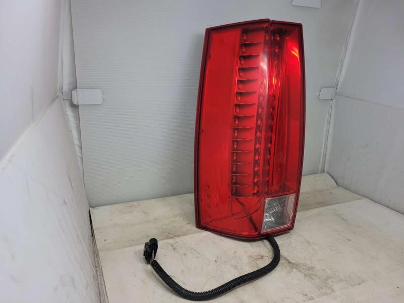 2008 ESCALAESV LH DRIVER TAIL LIGHT WITH HARNESS 1056 - image 2
