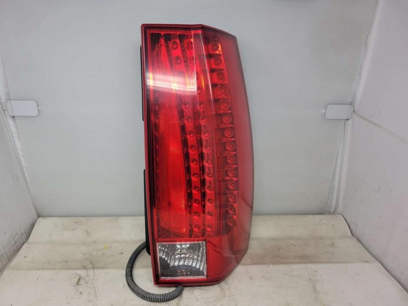 2008 ESCALAESV RH PASSENGER TAIL LIGHT WITH HARNESS 1057 - image 1