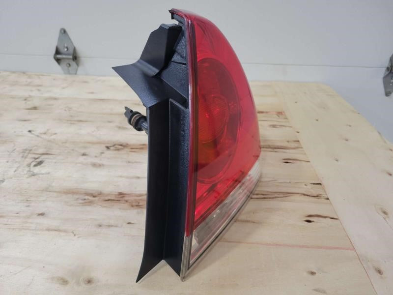 2010 IMPALA RH PASSENGER TAIL LIGHT 15873297 1062 - image 3