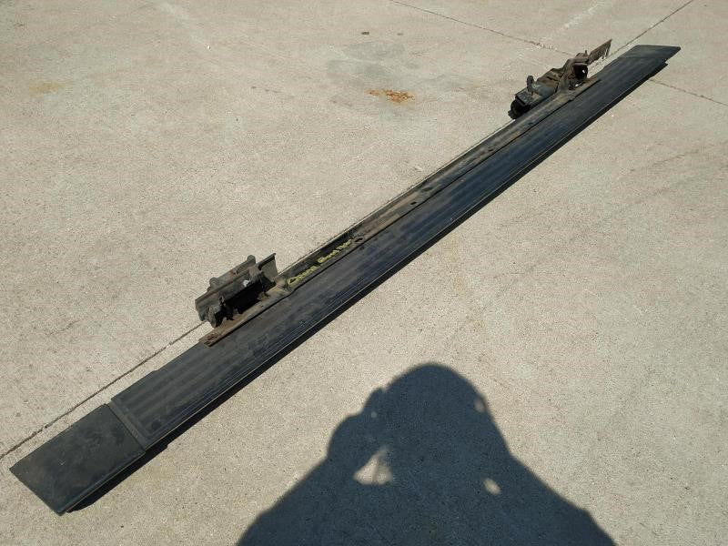 2008 ESCALAESV RH POWER RUNNING BOARD, WORKS GOOD 1098 - image 3