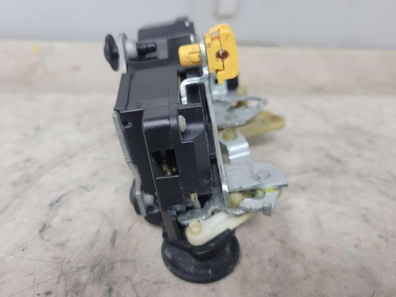 2005 CTS RH PASSENGER REAR DOOR LATCH LOCK AC 1122 - image 4