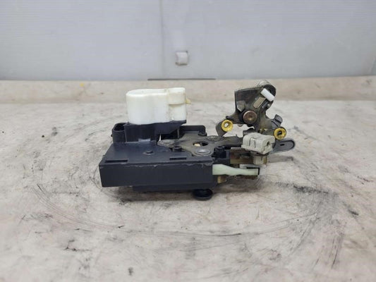 2004 ESCALADE RH PASSENGER REAR DOOR LATCH LOCK AC 1126 - image 1