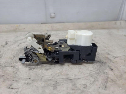 2004 ESCALADE RH PASSENGER REAR DOOR LATCH LOCK AC 1126 - image 3