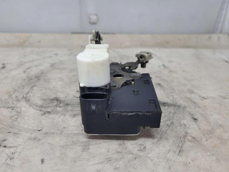 2004 ESCALADE RH PASSENGER REAR DOOR LATCH LOCK AC 1126 - image 4