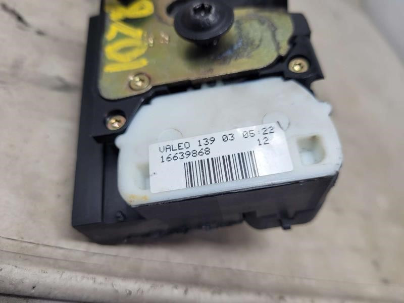 2004 ESCALADE RH PASSENGER REAR DOOR LATCH LOCK AC 1126 - image 7