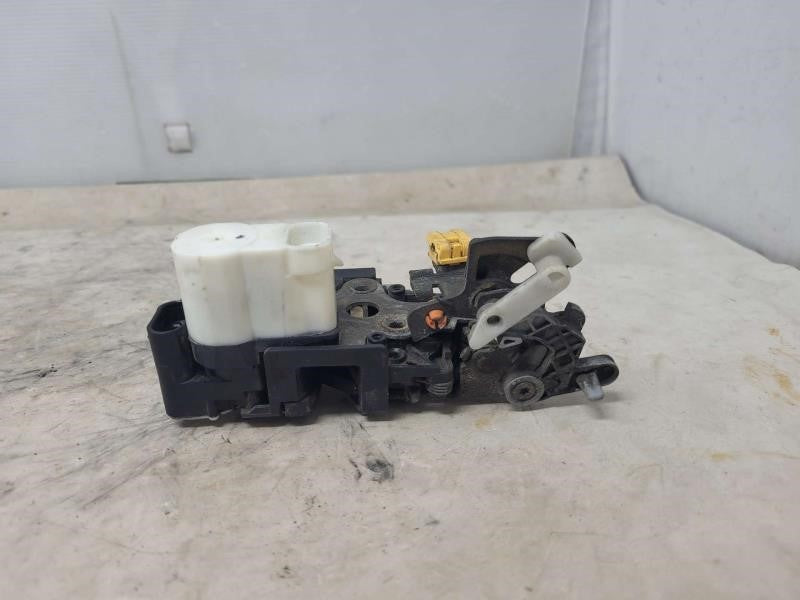2005 ESCALADE LH DRIVER REAR DOOR LATCH LOCK ACTUA 1128 - image 4