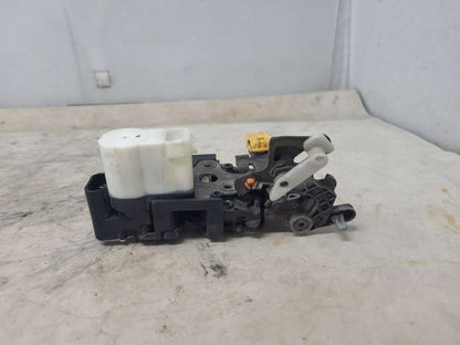 2005 ESCALADE LH DRIVER REAR DOOR LATCH LOCK ACTUA 1128 - image 4