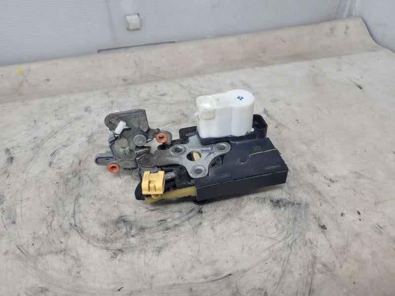 2006 ESCALADE LH DRIVER REAR DOOR LATCH LOCK ACTUA 1130 - image 1