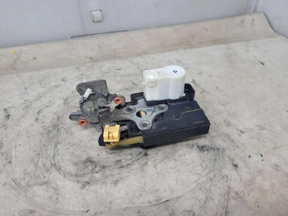 2006 ESCALADE LH DRIVER REAR DOOR LATCH LOCK ACTUA 1130 - image 1